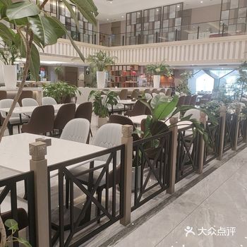 时间地点在北京广播大厦酒店10楼花园餐厅