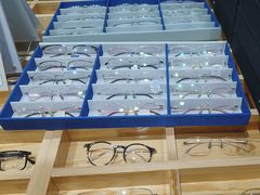 -豪门视光·星趣控·蔡司依视路眼镜代理商(中央大街店)