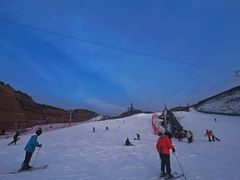 -采薇庄园四季滑雪场
