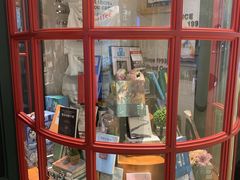 门口橱窗-西西弗书店(城西银泰城店)