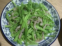 芦蒿肉丝-兔爸私家小厨(新北万达店)