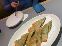 韭菜鲜虾薄饼-桂满陇·手作小笼包&江南叫花鸡(中山公园店)