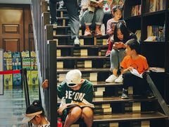 -钟书阁(松江泰晤士小镇店)