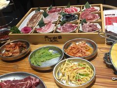 -青瓦炭韩潮烤肉(花园道店)