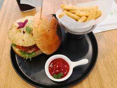牛肉菠萝芝心汉堡-龙治汉堡(中华城店)
