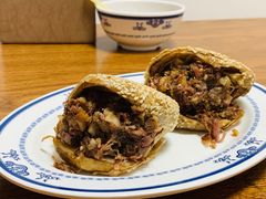 烧饼夹烧牛羊肉-老爆肚满五香烧牛羊肉