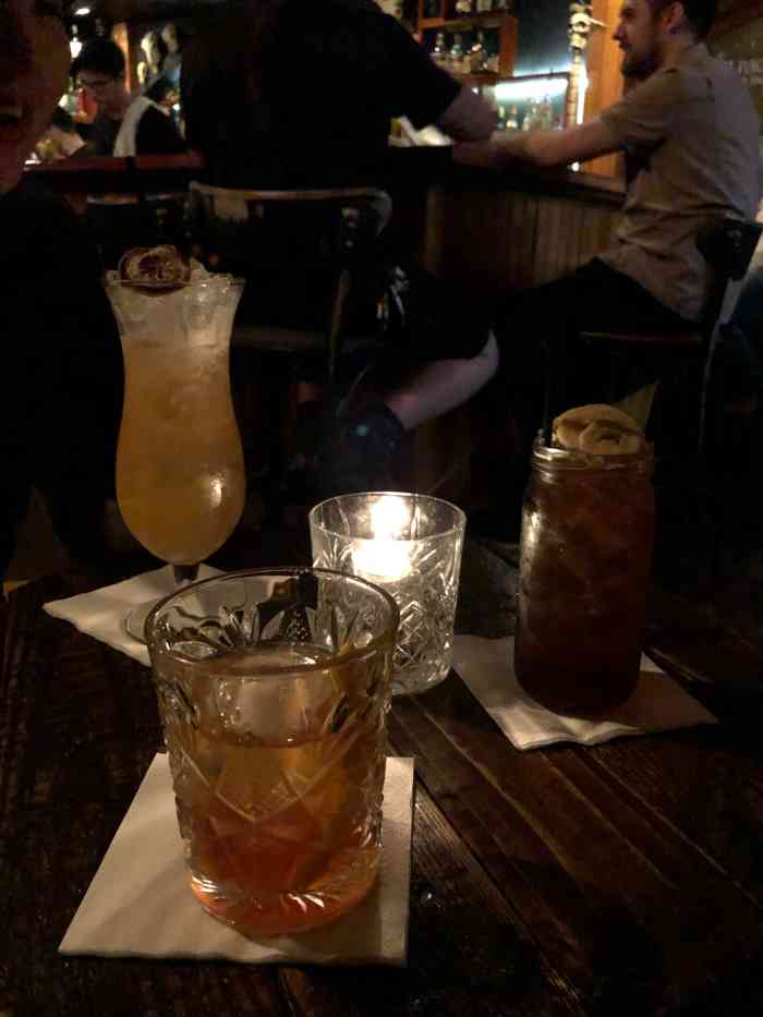 papa gedes bar-"一个小酒吧,装修风格有点不一样.感觉还不.