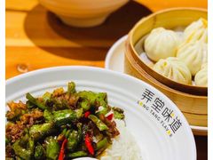 小炒肉盖浇饭-弄堂咪道-饭香·面香·馄饨香(兴梅店)