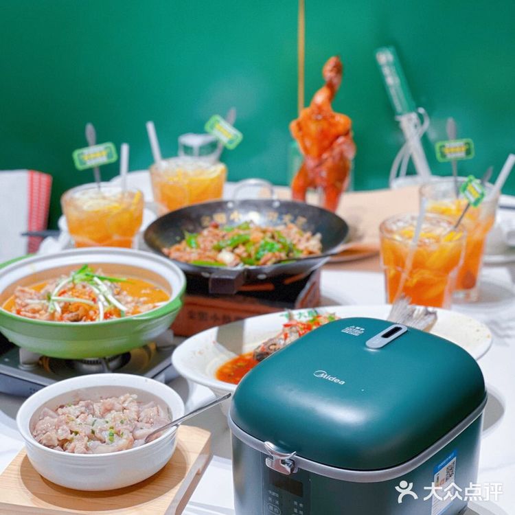 费大厨辣椒炒肉 | 小炒肉大王来上海啦[礼花]