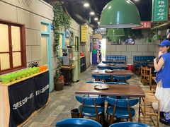大堂-超越炭火牛蛙火锅鸡(河东店)