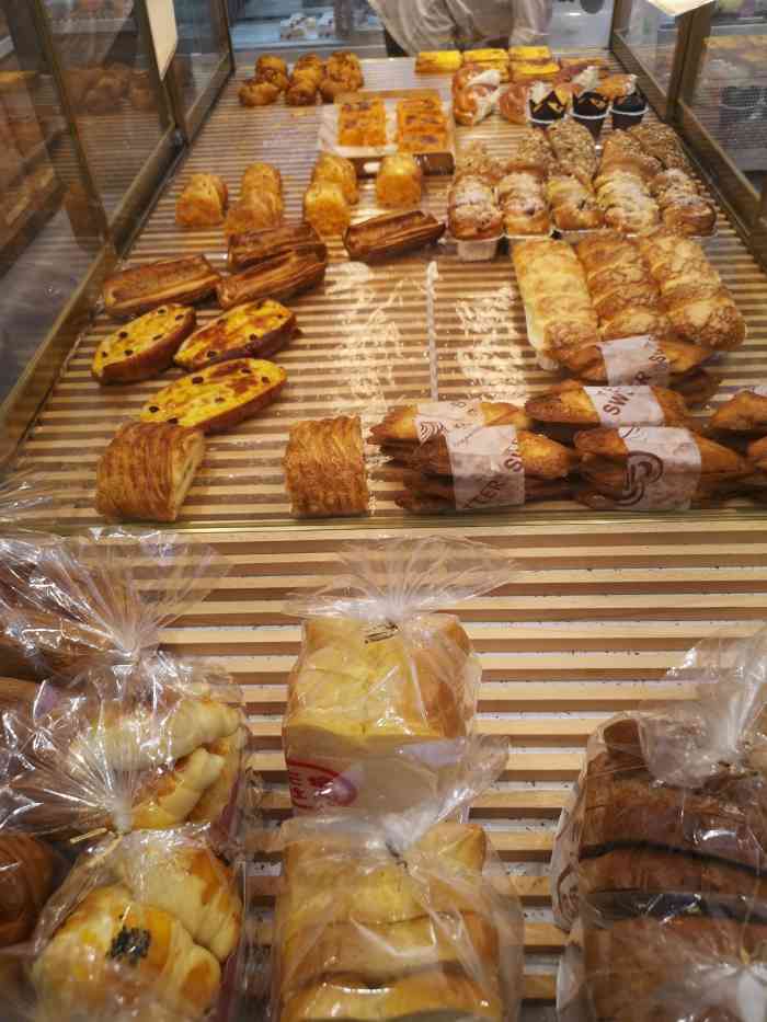 半桶水(光明路店)-"那个金砖面包超级好吃啊!现在想起来还回味.