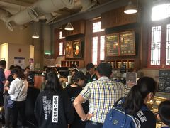 等位区-星巴克臻选(北京前门大街店)