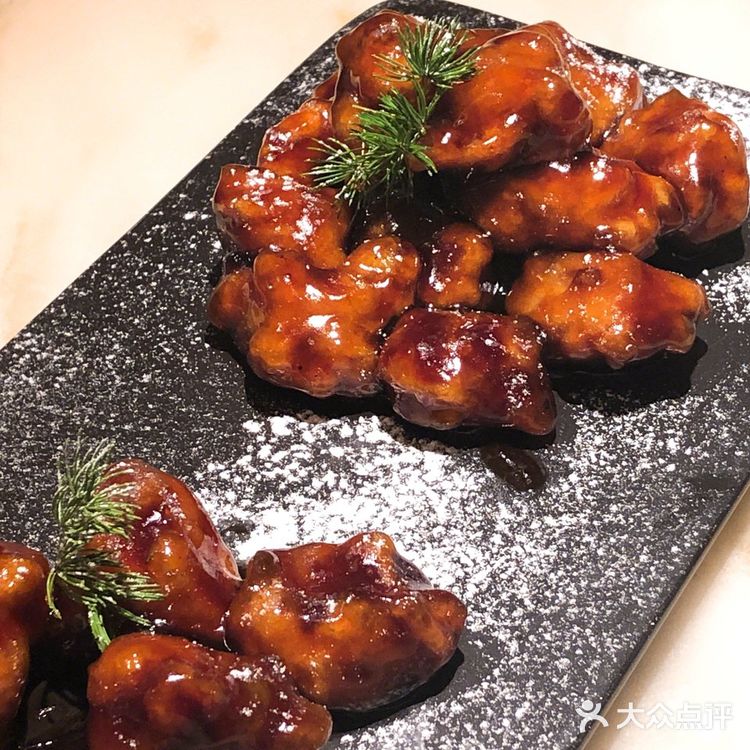 这里的小哥哥和小姐姐也很亮眼服务很及时