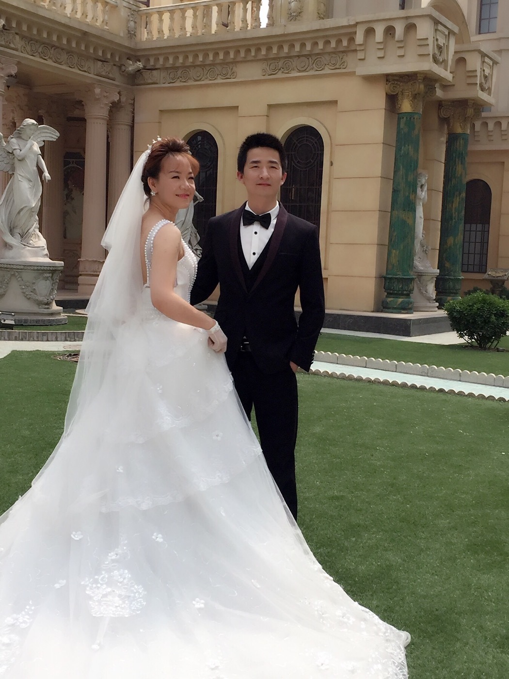 婚博会上定了水晶之恋,美女陈超非常细心