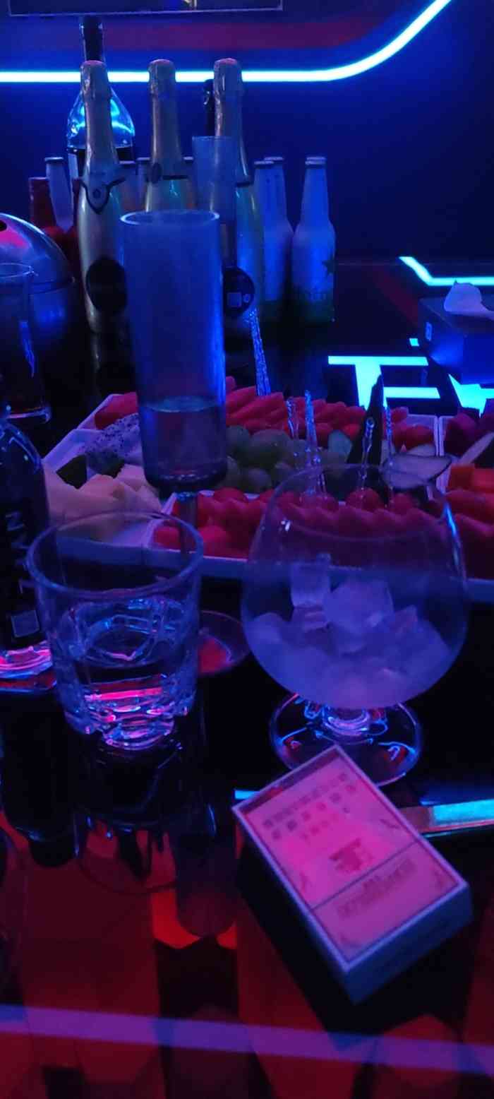 hepburn club赫本酒吧(武汉分店)-"穿过前厅,就是整个项目占比最大的