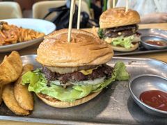 菠萝牛肉堡-魏斯理汉堡(西安沣东吾悦店)