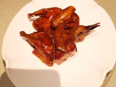 脆皮乳鸽-荣轩(新荣记环球金融中心店)