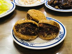 烧饼夹烧牛羊肉-老爆肚满五香烧牛羊肉