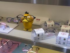 -视野联行眼镜·蔡司·尼康·豪雅·依视路(青浦宝龙店)