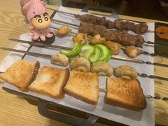 月半松板肉-月半小炉焖烤