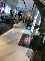 -罗亚帝造型·烫发染发