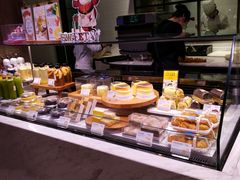 面包甜点陈列柜-巴黎贝甜·生日蛋糕(环球中心店)
