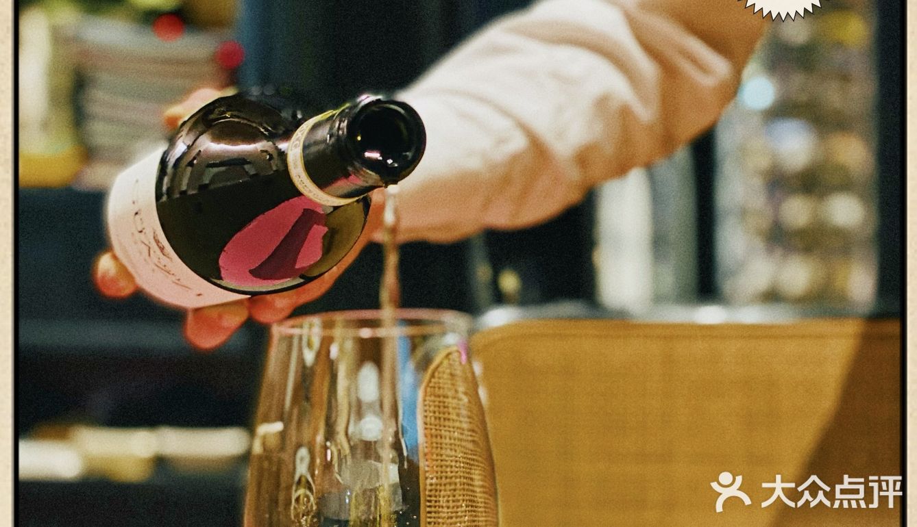 来浦东嘉里城喝红酒吃西餐啦~