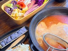 现舂山野佐料酸汤锅-花菇朵·云山雀 ll 野生菌锅·野果酸汤·精品滇菜(万柳店)