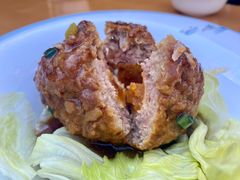 鸭蛋黄狮子头-春水锅贴·传统鲁菜(大明湖店)
