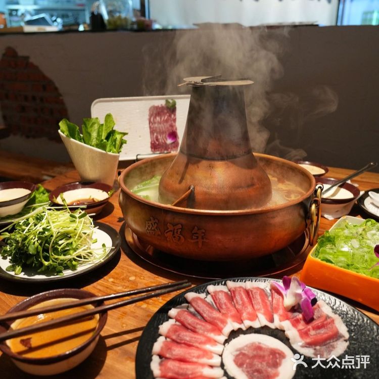 铜锅里🈶故事，涮出的是地道京味儿~