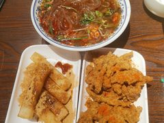 -爆炸头阿姨小四川正宗川味小吃(无任何分店)