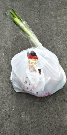 每日优鲜(晨光道店)-"今天买了一大袋子的蔬菜水果,从小区门口拿.