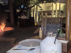 -三亚艾迪逊酒店·海滩烧烤 BARBACOA·现场乐队·浪漫晚餐·烧烤海鲜