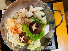 泡菜鸡腿肉锅-鸟亭·烧鸟居酒屋(天津总店)
