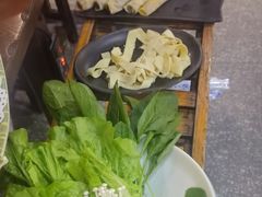 -乡土黄·鲜牛肉火锅·小龙虾(兴业街店)