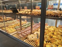 面包甜点陈列柜-熊治面包(镇江苏宁广场店)