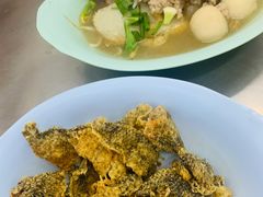 炸鱼皮-榮泰米粉湯(Left Shop)