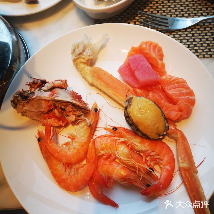 最好提前预定。收餐盘的小哥哥，很及时的会把空餐盘拿走