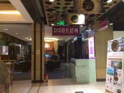 -现代经典婚纱摄影