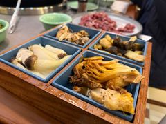 -小志家.野生菌鲜切牦牛肉牛杂火锅