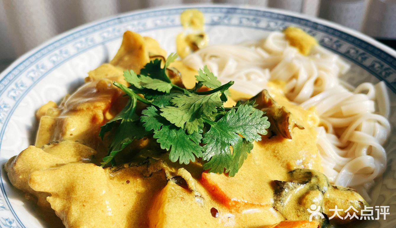 鸡腿奶味咖喱拌面