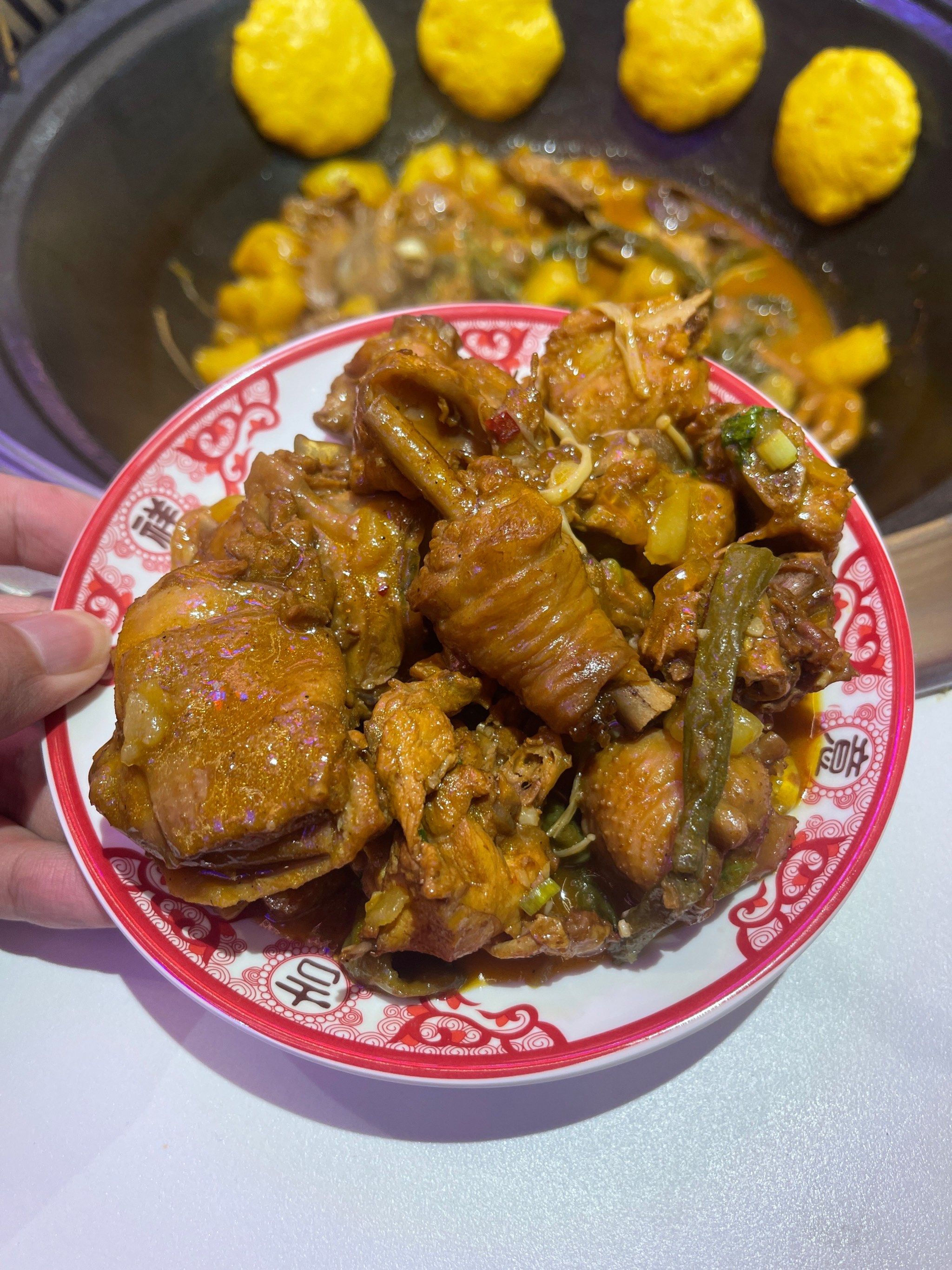 粉条,豇豆角,土豆都是标配,吸满汤汁香迷