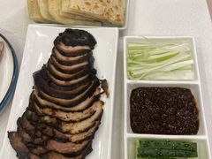 烙饼卷黑肘子-老浒记民俗酒楼(王府井店)