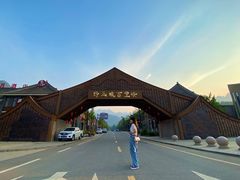 -百里峡七彩艺术小镇