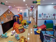 -抱抱熊托育中心(大悦城店)