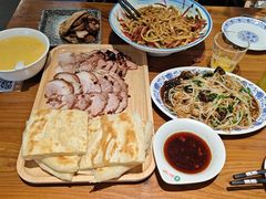 -老天桥酱肉烧饼夹肘子(天桥店)