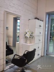 -SIX Hair Consultant