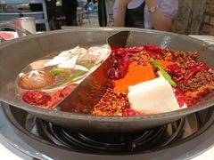 红油菌汤鸳鸯锅-贰回巷火锅馆(钟楼店)