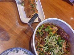 -爆炸头阿姨小四川正宗川味小吃(无任何分店)
