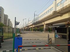 -佘山地铁站-停车场